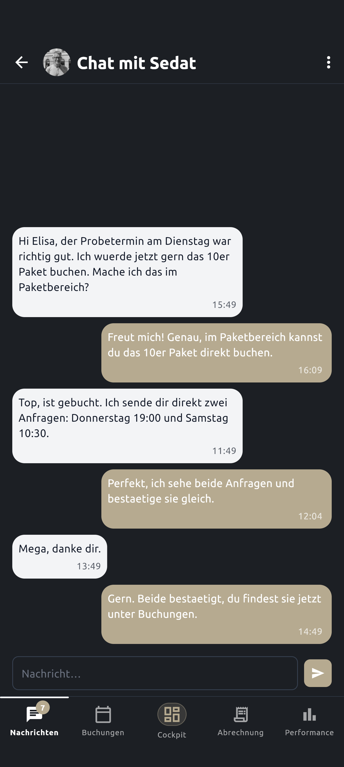 Original KREST App: geöffneter Chat mit Sedat mit Nachrichten zu einem Coaching-Paket und Terminanfragen sowie Eingabe- und Sendefunktion; Beispieldaten
